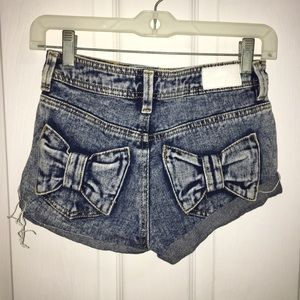 Modern amusement shorts